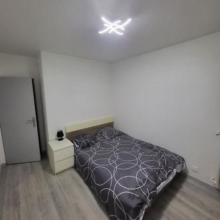 Chambre Neuve Dans Un Logement Partage A 10 Minute Du Circuit 24H Allonnes  Exterior photo