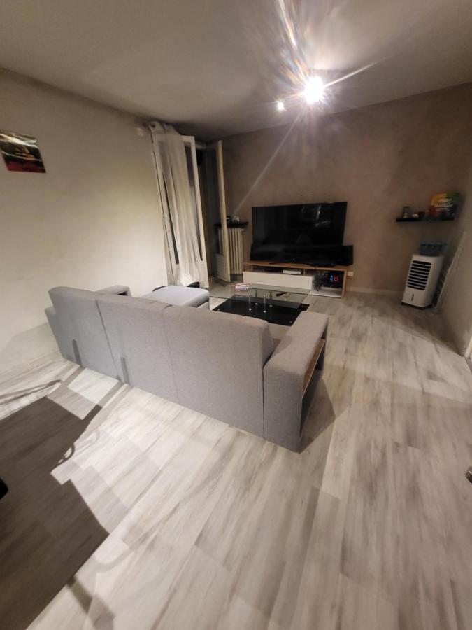 Chambre Neuve Dans Un Logement Partage A 10 Minute Du Circuit 24H Allonnes  Exterior photo
