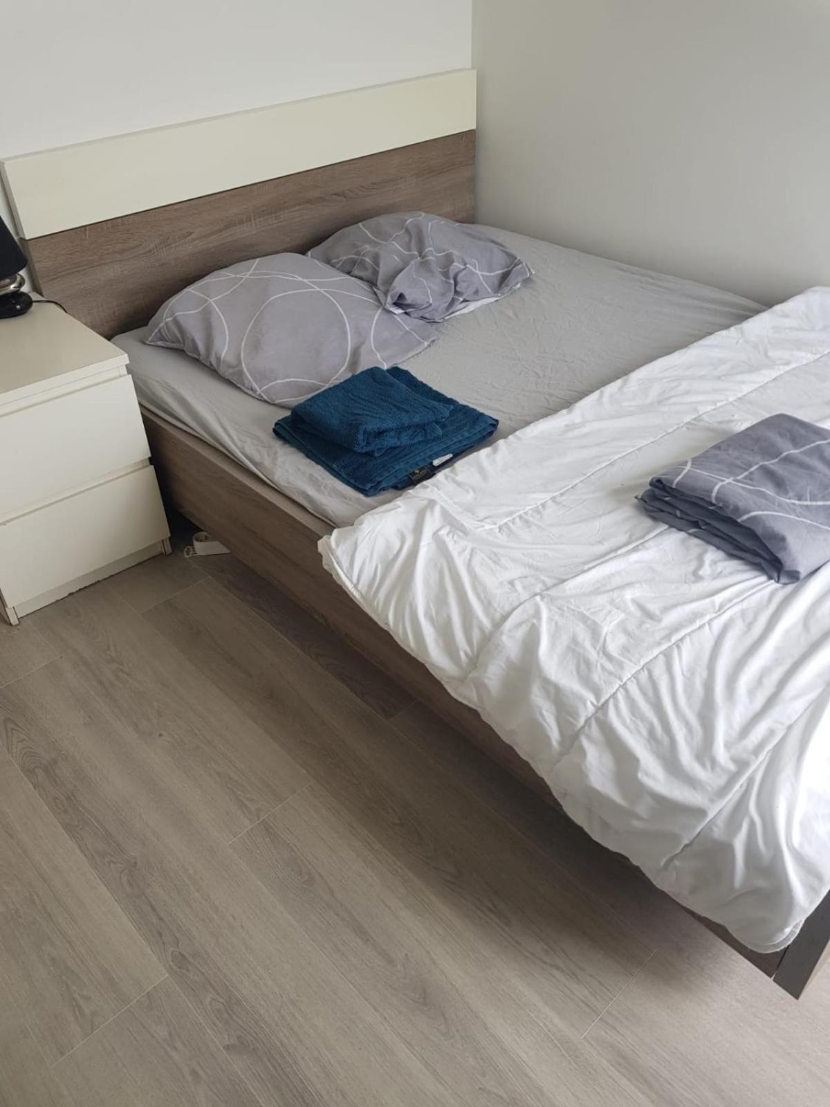 Chambre Neuve Dans Un Logement Partage A 10 Minute Du Circuit 24H Allonnes  Exterior photo